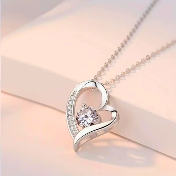 Collar Corazón en Caja de Regalo