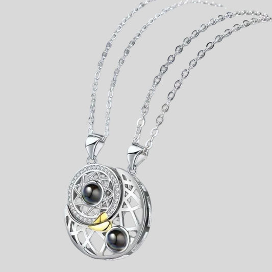 Collar Armonía Estelar Magnetico100 Idiomas en Caja de Regalo