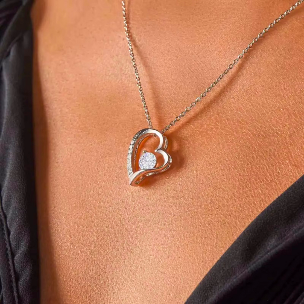 Collar Corazón en Caja de Regalo