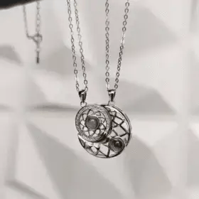 Collar Armonía Estelar Magnetico100 Idiomas en Caja de Regalo