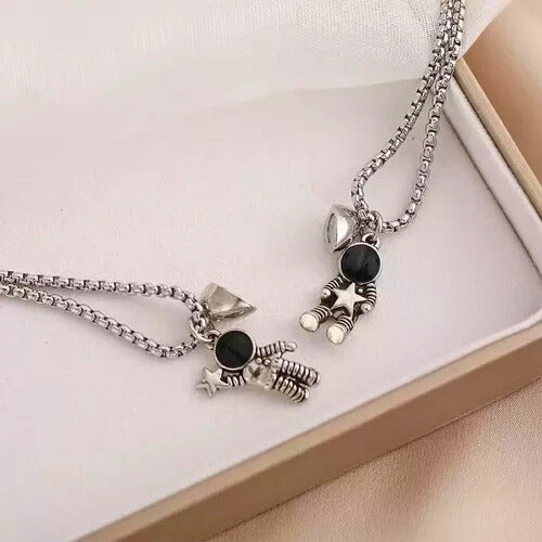 Collar Astronauta en Caja de Regalo